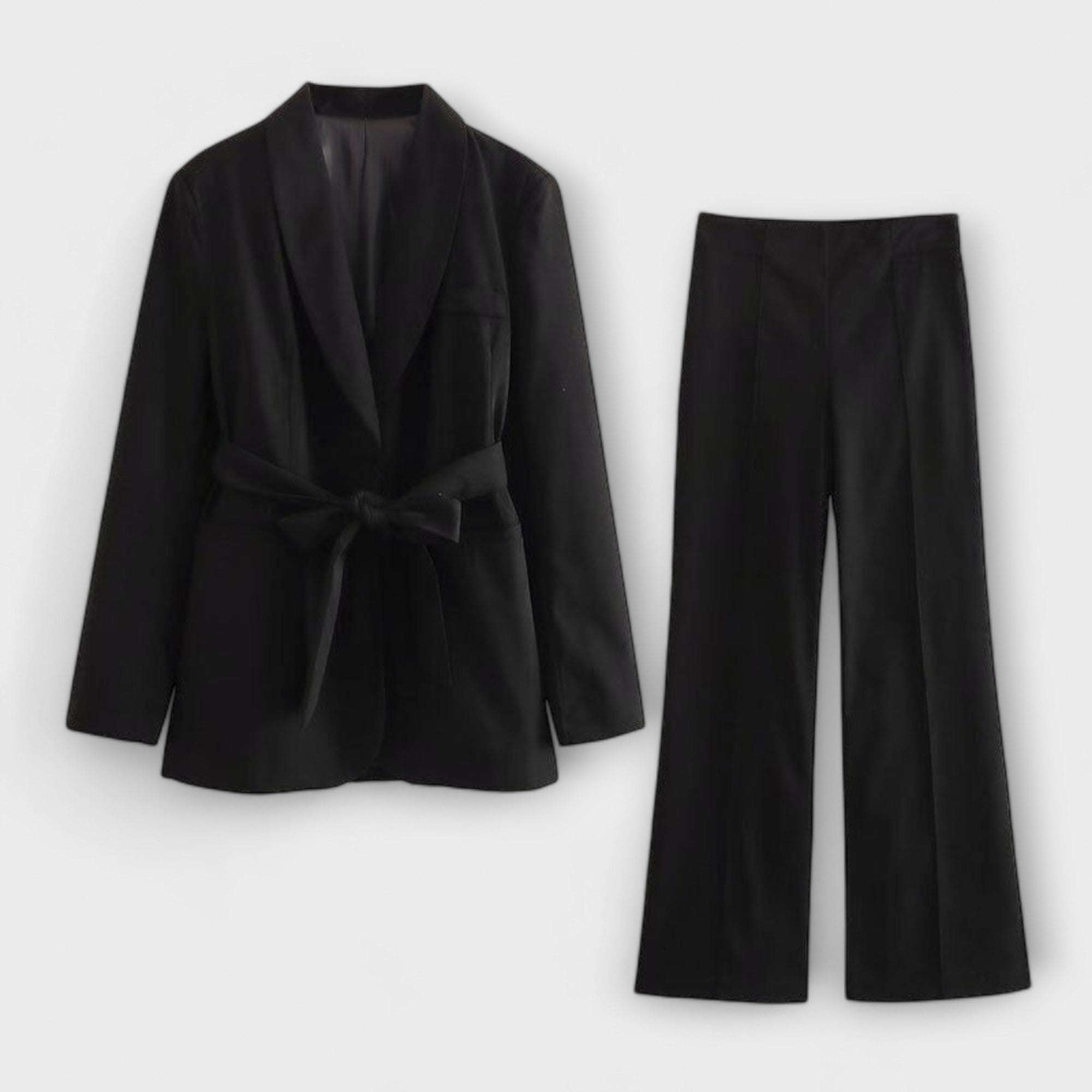 SOFIA Elegante – Chiara – Giacca con Cintura e Pantaloni Aderenti