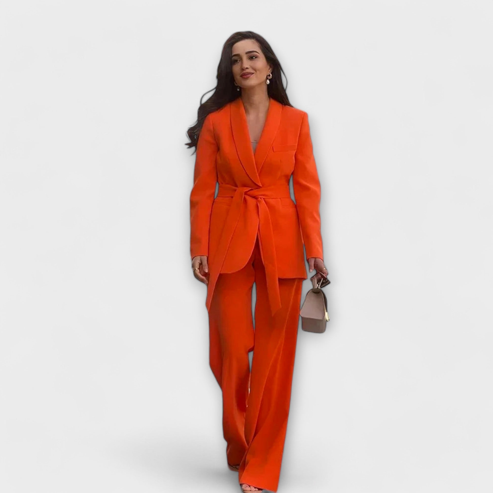 SOFIA Elegante – Chiara – Giacca con Cintura e Pantaloni Aderenti