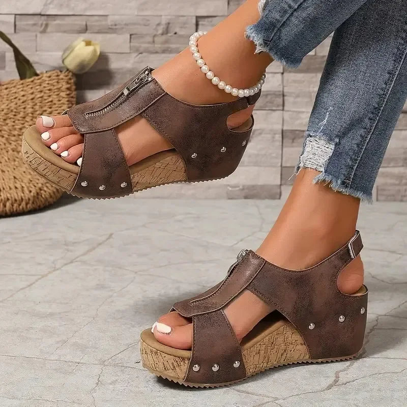 Sandali con Zeppa – Emma – Intagli e Zip